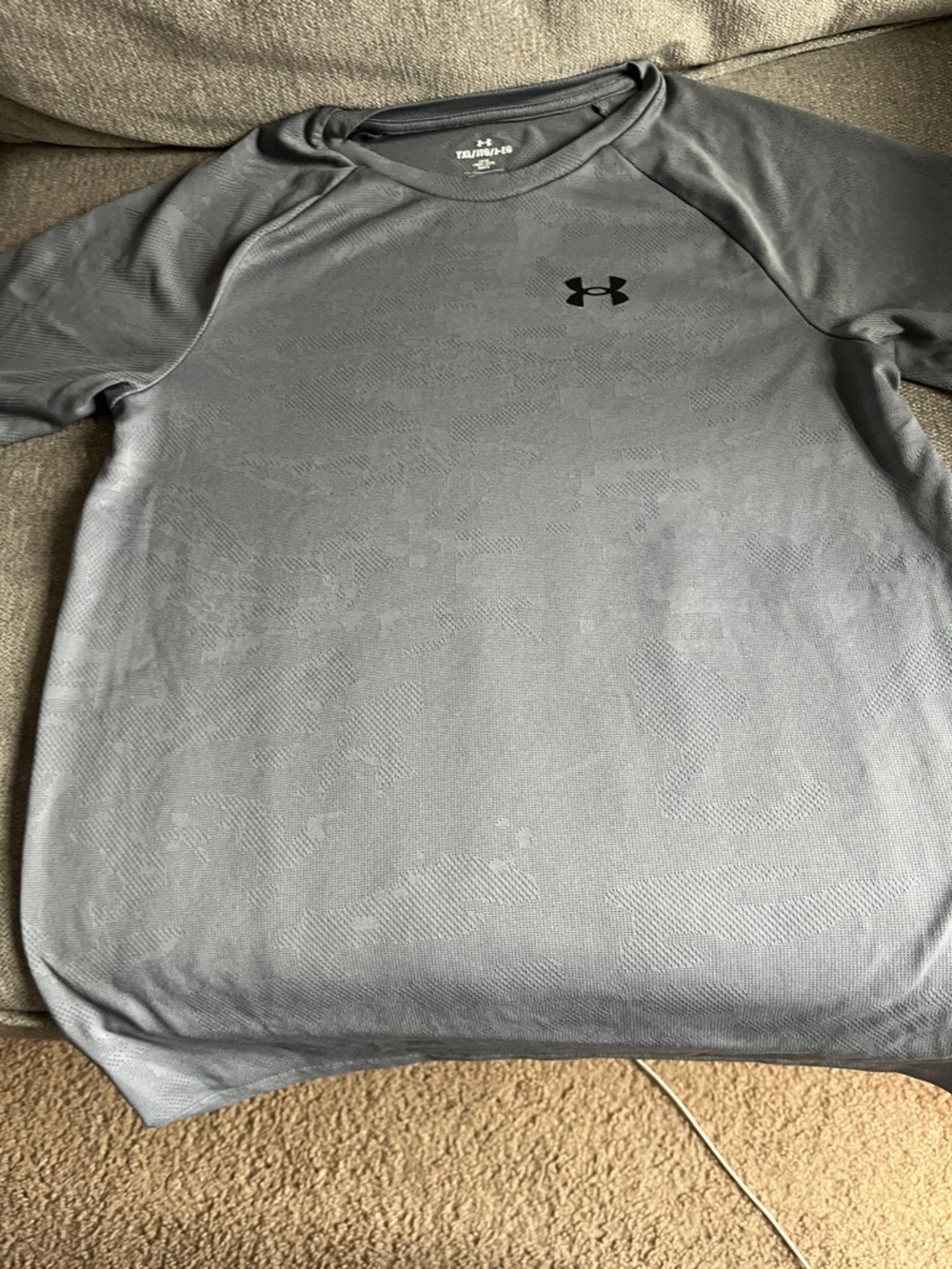 UNDER ARMOR boys XL